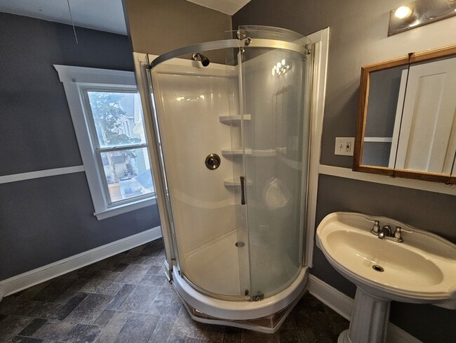 Building Photo - 2059 W 105th St