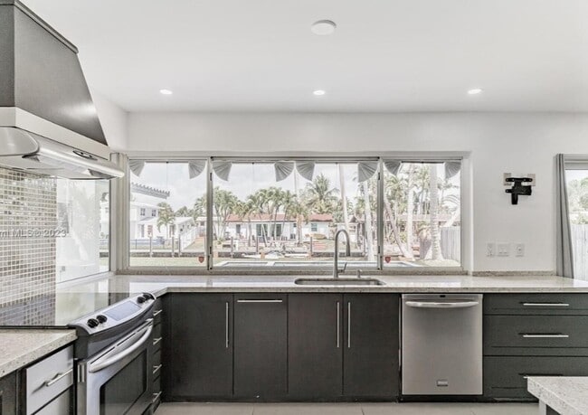 Building Photo - 1709 SW 5th Pl