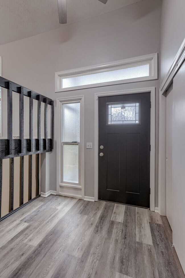 Building Photo - Great 4 Bedroom In Willow Wood!!