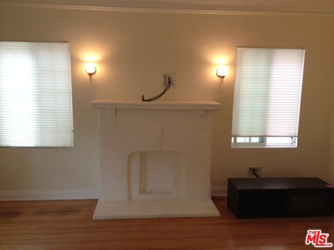 Building Photo - 440 N Orange Grove Ave