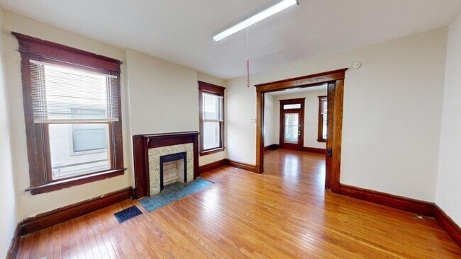 Building Photo - 6 BEDROOMS + 3 BATHROOMS Available August 20, 2026! Schedule to see it today!