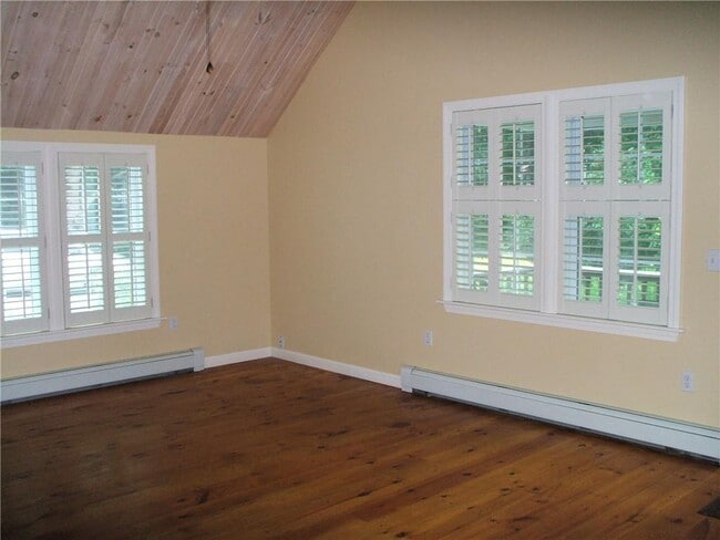 Building Photo - 82 Narragansett Ave W