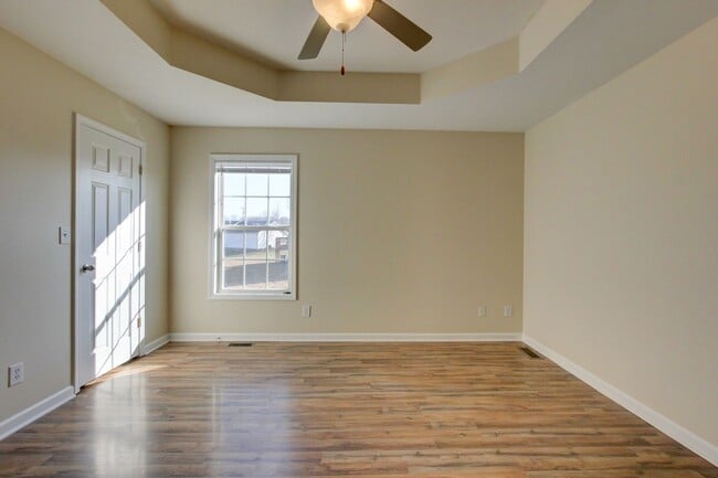 Building Photo - 3 bed 2 bath in the heart of St. B.  Fresh Paint.  Clean and Ready for You.