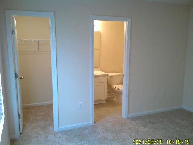 Building Photo - Baypointe Townhome Available!