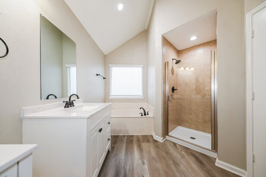 Building Photo - 2209 Amber Springs