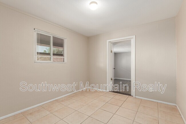 Building Photo - 10546 E Boise St