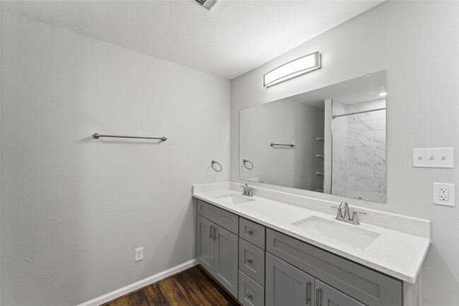 Building Photo - 4826 Brooklawn Dr