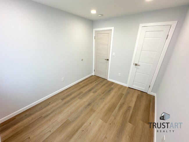 Building Photo - 3 bed/2.5 bath House in North East Philade...