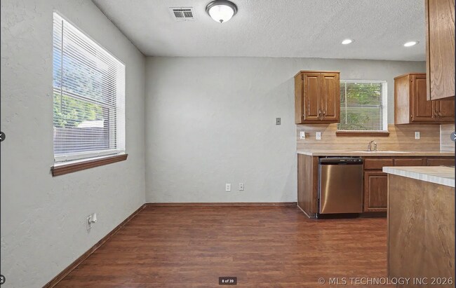 Building Photo - Charming 3-Bed Jenks Home Near Tulsa Hills – Large Corner Lot!