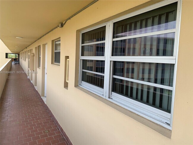 Building Photo - 1750 NE 191st St