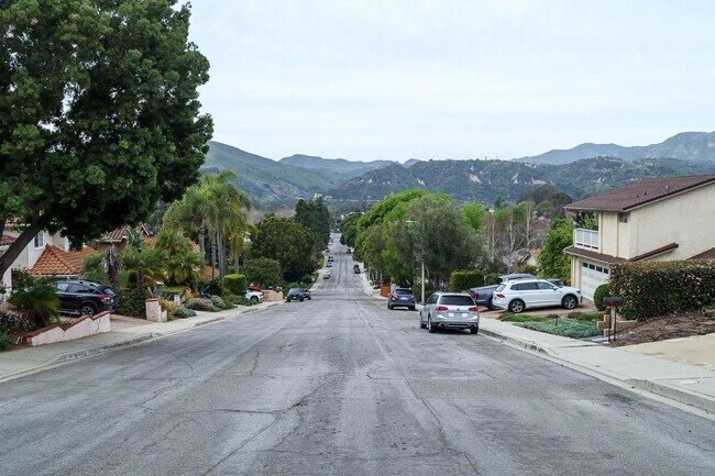 Building Photo - 3 Bedroom 2.5 Bathroom | Spacious Corner Lot Home | Ventura Brock Hills| Ventura