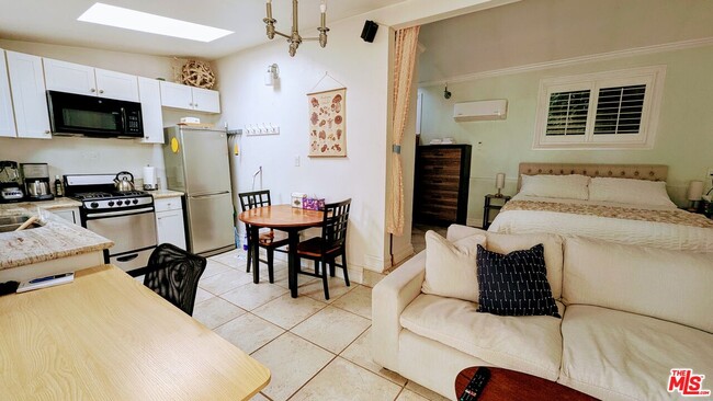 Building Photo - 1927 N Beverly Glen Blvd