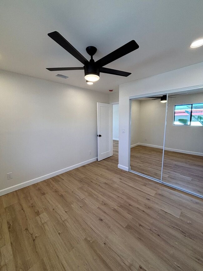 Building Photo - 2 Bed 1 Bath Apartment for Rent in Pacific...