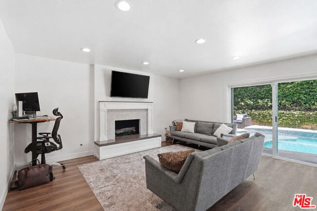 Building Photo - 5516 Bluebell Ave