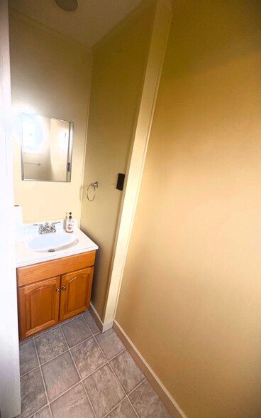 Building Photo - 3 E 3rd Ave