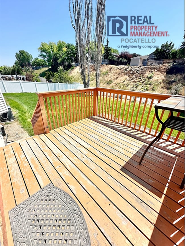 Building Photo - 5 Bedroom 3.5 Bath House - Pet Friendly