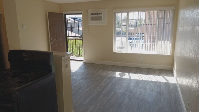 Building Photo - Welcome to SkyView Villa & Somerset Apartments!