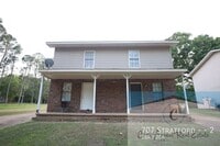 Building Photo - 707 Stratford Dr