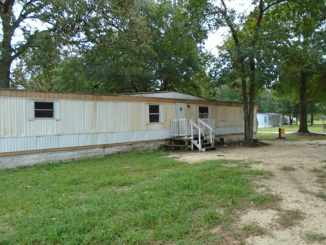 Building Photo - Large Family Home - 114 Sable Dr