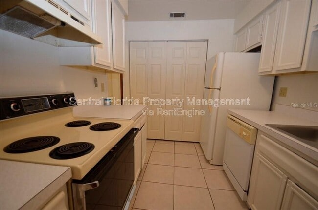Building Photo - 2203 S Park Ave