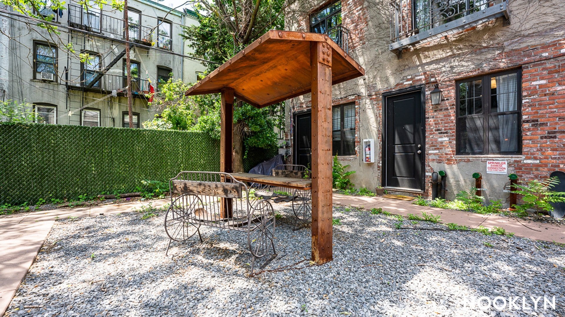 Building Photo - 18-15 Putnam Ave