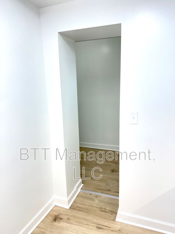 Building Photo - 8800 Plymouth St