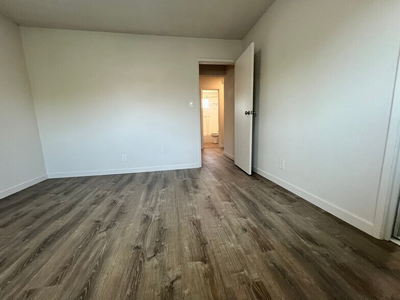Building Photo - 429 W Elk Ave