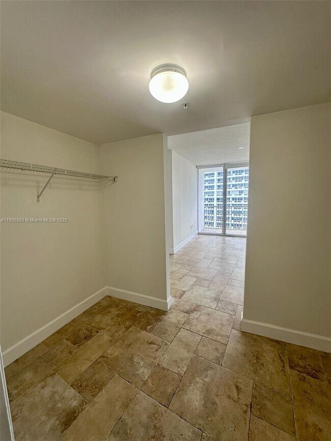 Building Photo - 1750 N Bayshore Dr