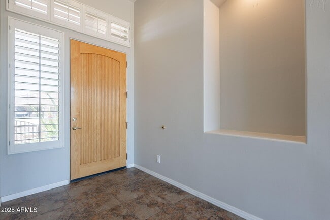 Building Photo - 6294 E Wilshire Dr