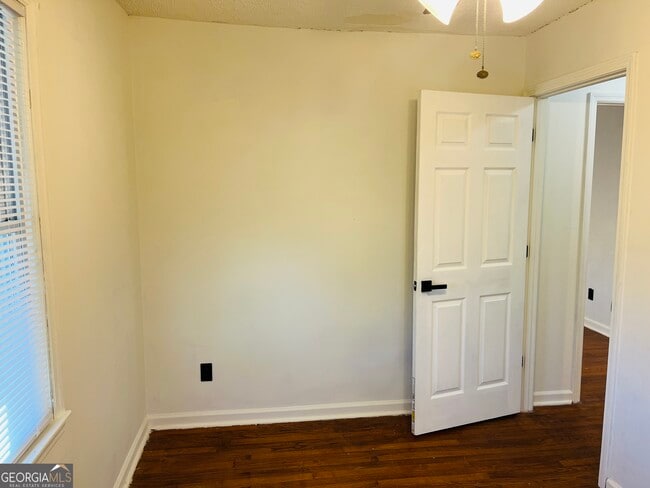 Building Photo - 50 Lone Oak St