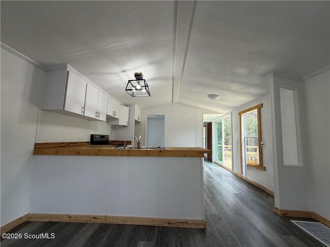 Building Photo - 1222 White Dr N E