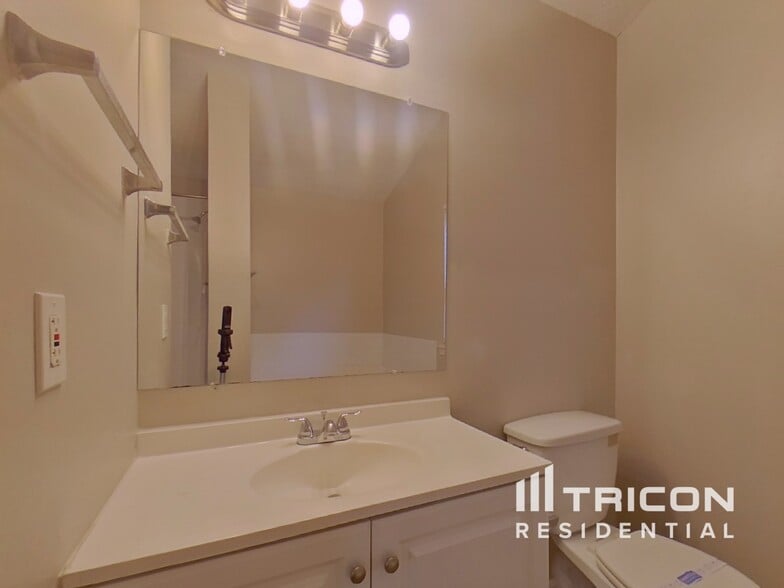 Building Photo - 10622 Cherry Cove