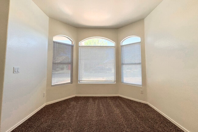 Building Photo - 3Bed/2Bath House at 63rd/Northern Ave! $19...