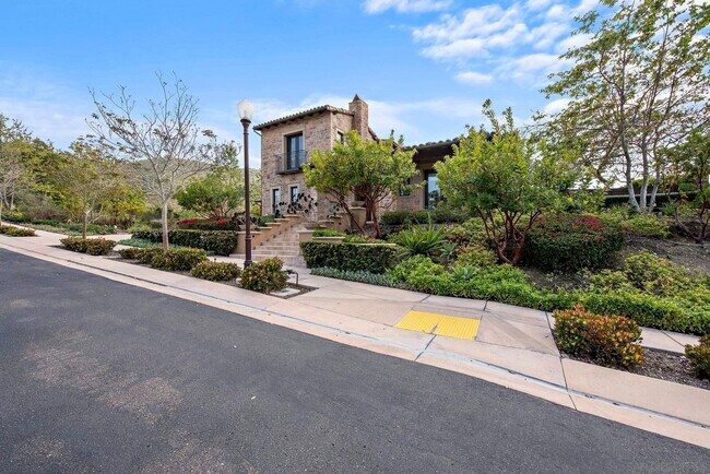 Building Photo - 14748 Valle Del Sur Ct