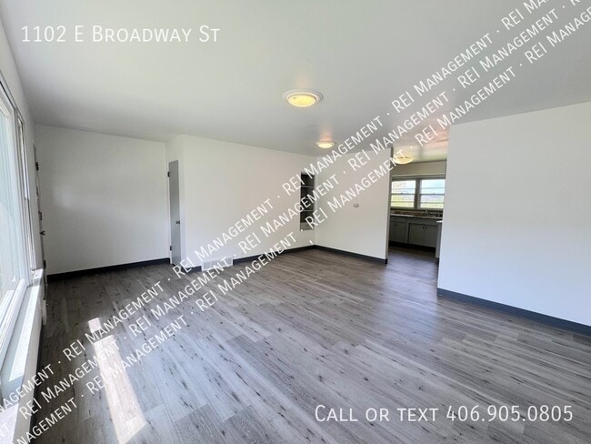 Building Photo - 1102 E Broadway St