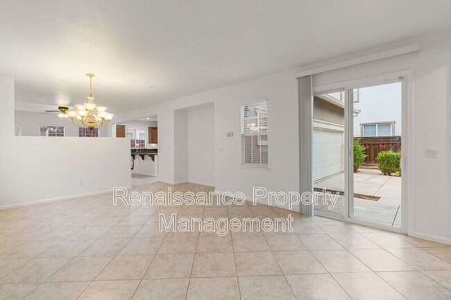 Building Photo - 288 W Fauna Ave