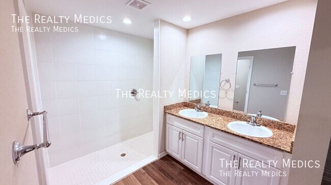 Building Photo - 15629 SW 46th Ave Rd