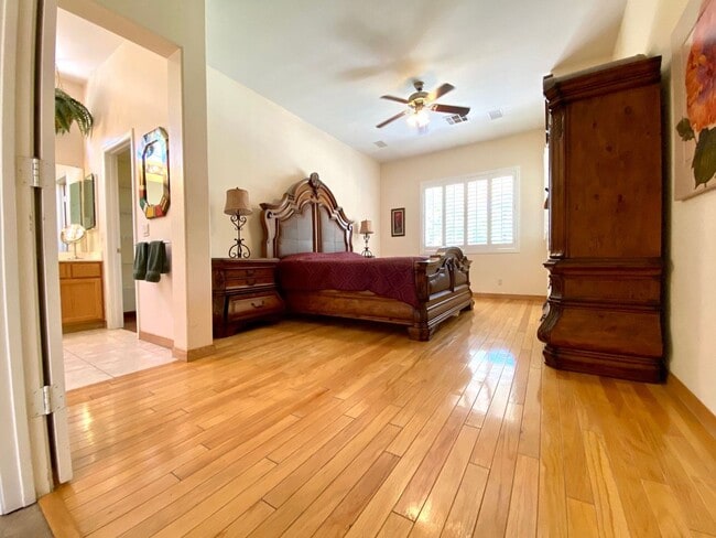 Building Photo - Furnished 4 Bedroom Pool Home - 6 month lease