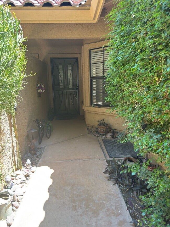 Building Photo - Woodhaven CC - Unfurnished 3br - Long Term