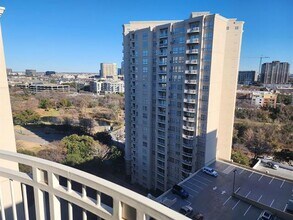 Building Photo - 3225 Turtle Creek Blvd