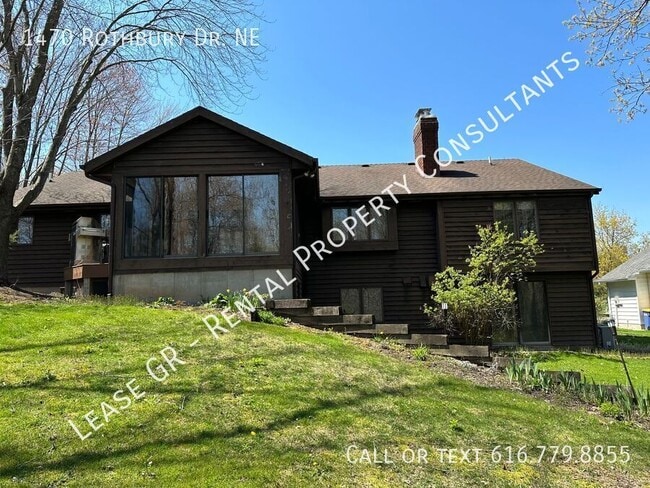 Building Photo - Large Three Bedroom Home!