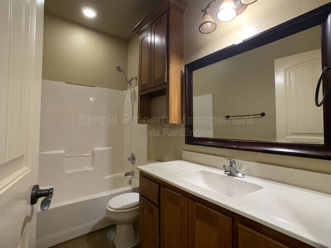 Building Photo - 14870 Gilbert St