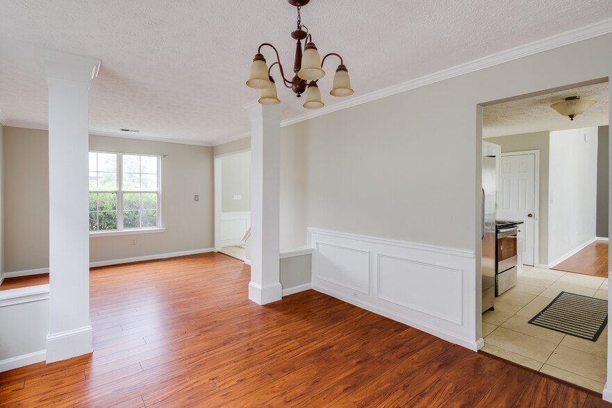 Building Photo - 13005 Crabapple Lake Dr