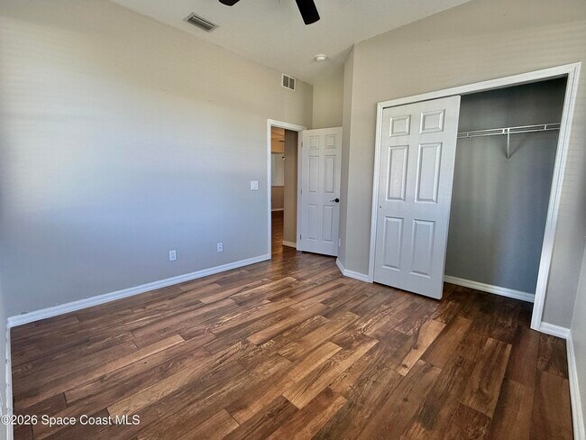 Building Photo - 1453 Santa Anna St SE