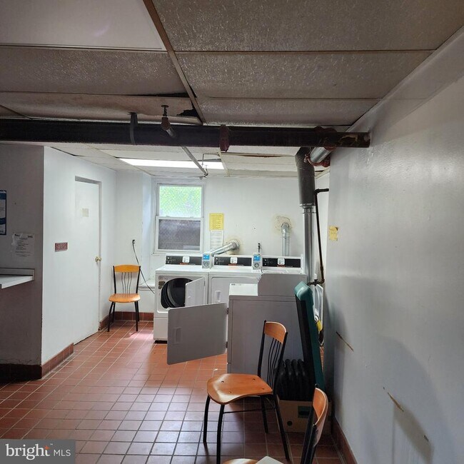 Building Photo - 400 W Hortter St