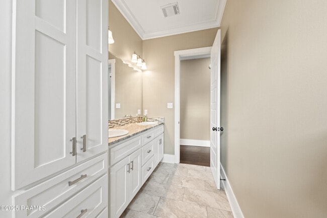 Building Photo - 311 Oats Dr