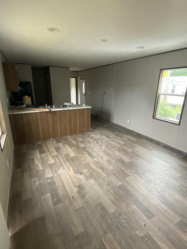 Building Photo - Beautiful 3 Bed / 2 Bath Home – Move-In Ready – Affordable & Modern Living