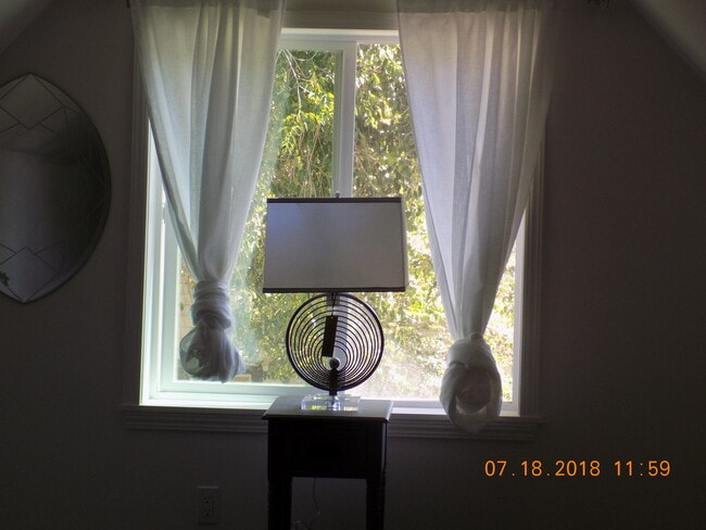 Building Photo - Beach Cottage-Fully Furnished - AVAILABLE JULY 10TH - MAY 15TH2026