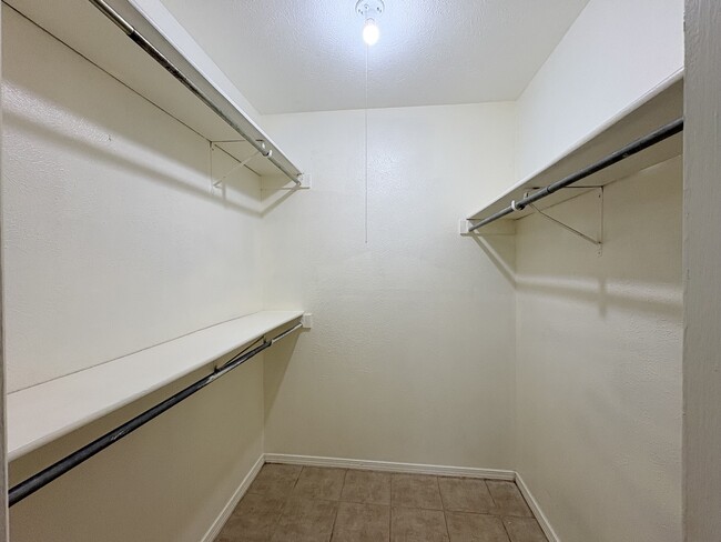 Building Photo - 24411 Beef Canyon Dr