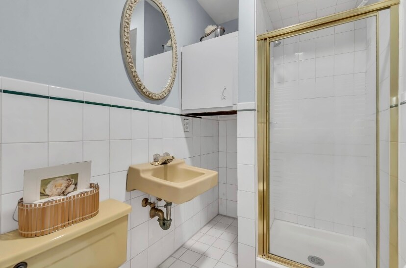 Building Photo - 8 Winona Ter